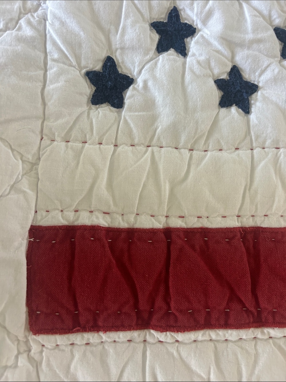Pottery Barn Americana king sized quilt and shams - Picture 5 of 7
